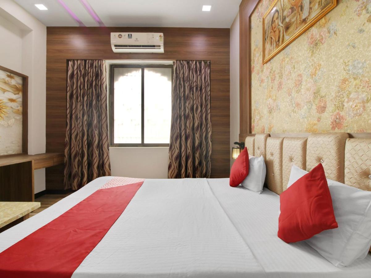 Oyo 72429 New Abhinandan Hotel Amroha Eksteriør billede