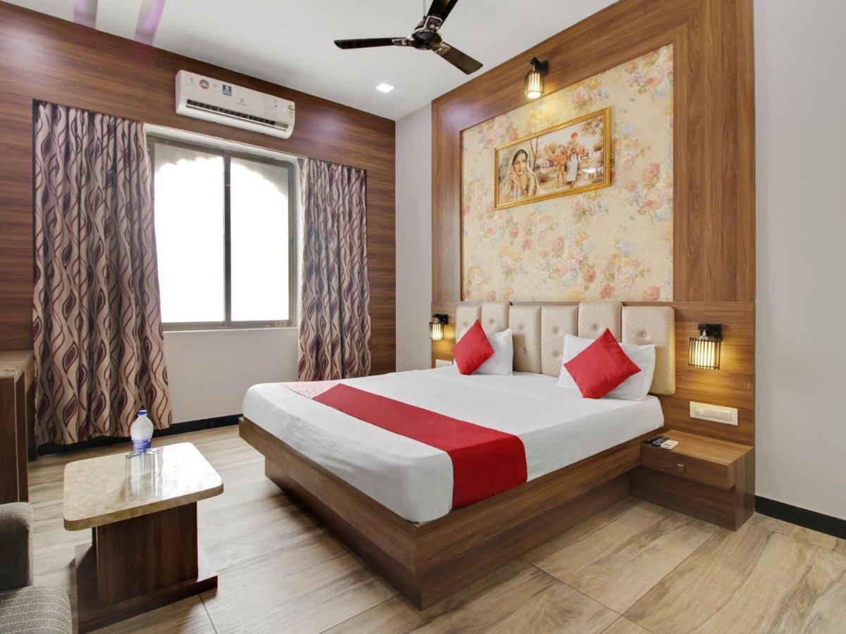Oyo 72429 New Abhinandan Hotel Amroha Eksteriør billede