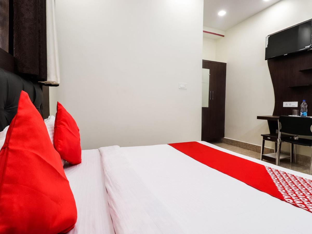 Oyo 72429 New Abhinandan Hotel Amroha Eksteriør billede