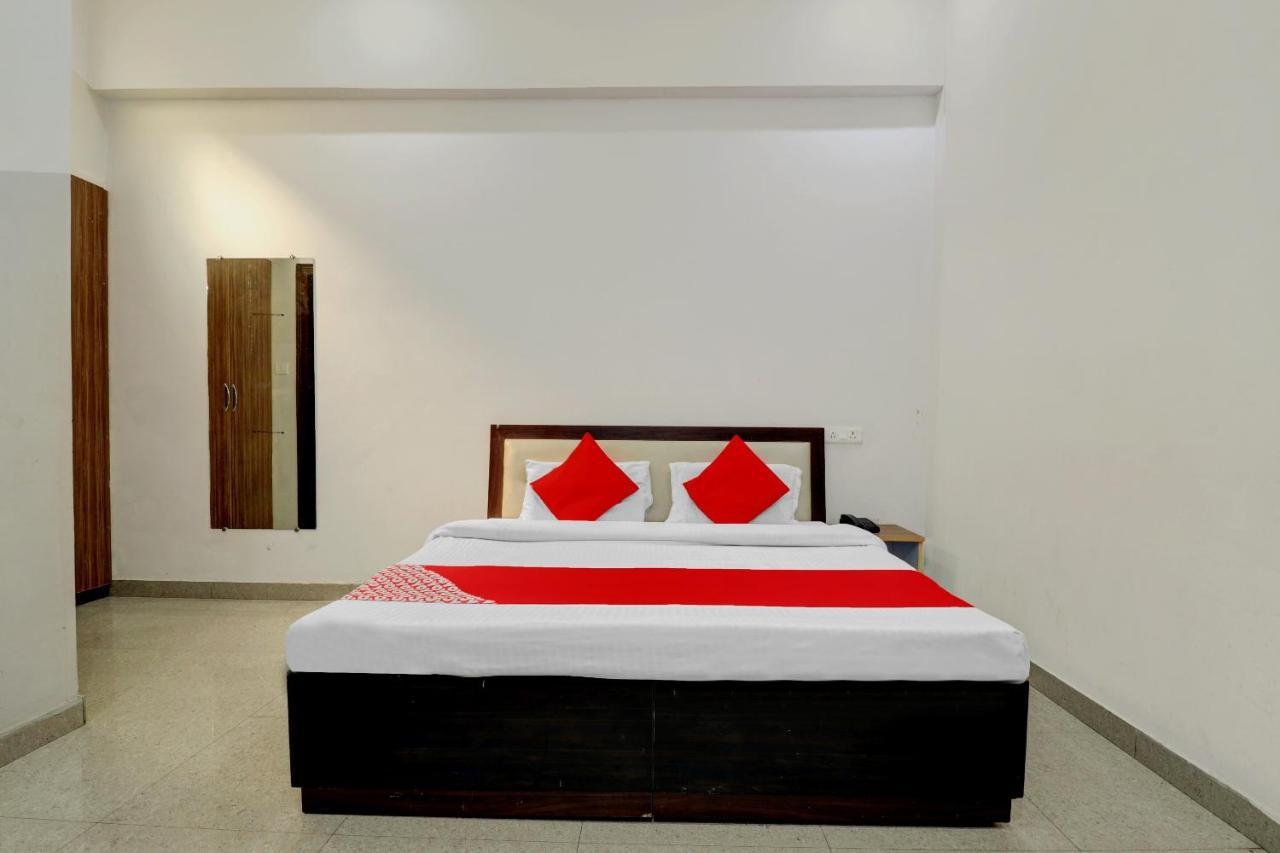 Oyo 72429 New Abhinandan Hotel Amroha Eksteriør billede