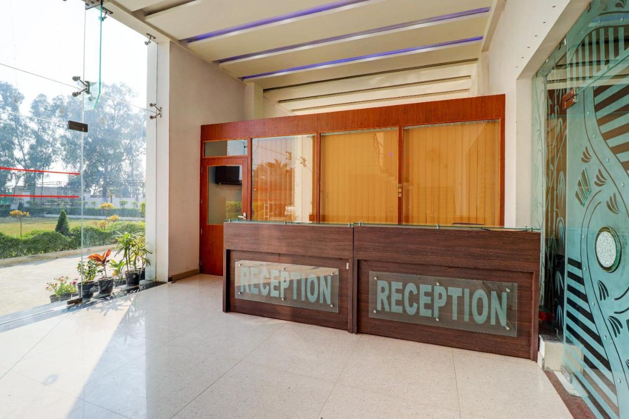 Oyo 72429 New Abhinandan Hotel Amroha Eksteriør billede