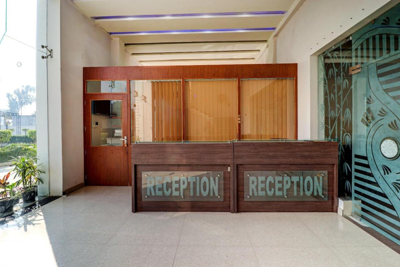 Oyo 72429 New Abhinandan Hotel Amroha Eksteriør billede