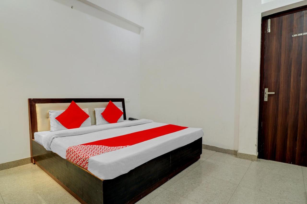 Oyo 72429 New Abhinandan Hotel Amroha Eksteriør billede