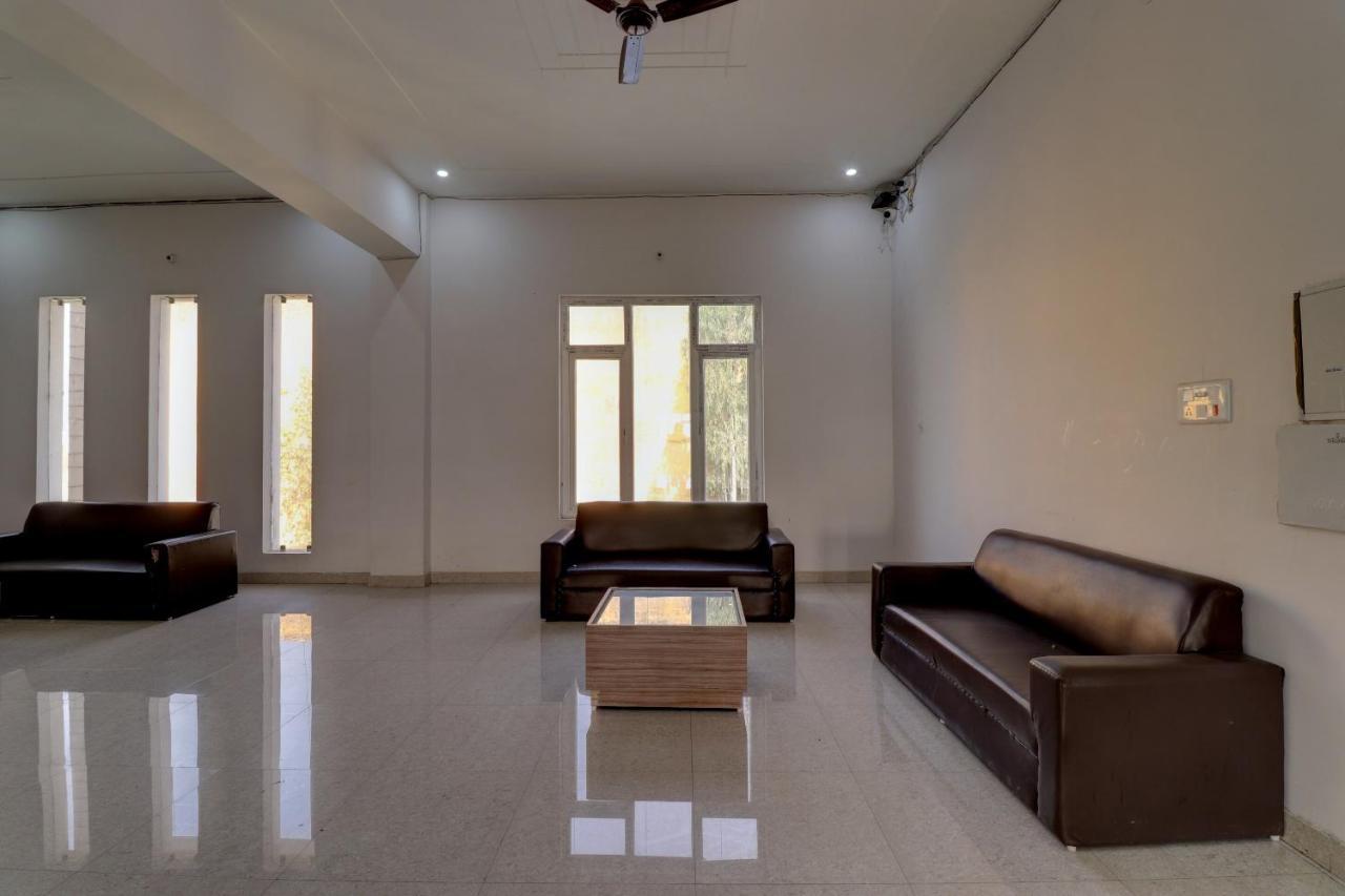Oyo 72429 New Abhinandan Hotel Amroha Eksteriør billede