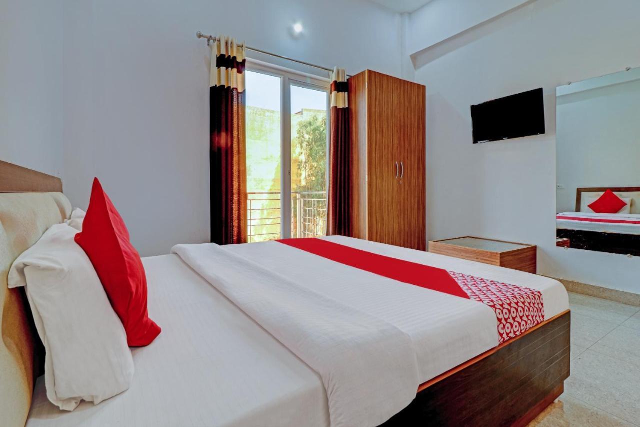 Oyo 72429 New Abhinandan Hotel Amroha Eksteriør billede